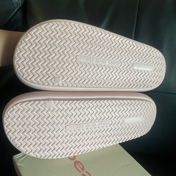 J/SLIDES Women’s Soft EVA Slip-On Pink Beach Slides Sandals Size 9 - Picture 4 of 6